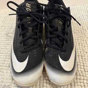 Nike vapor cleats black white size 7 big kids
